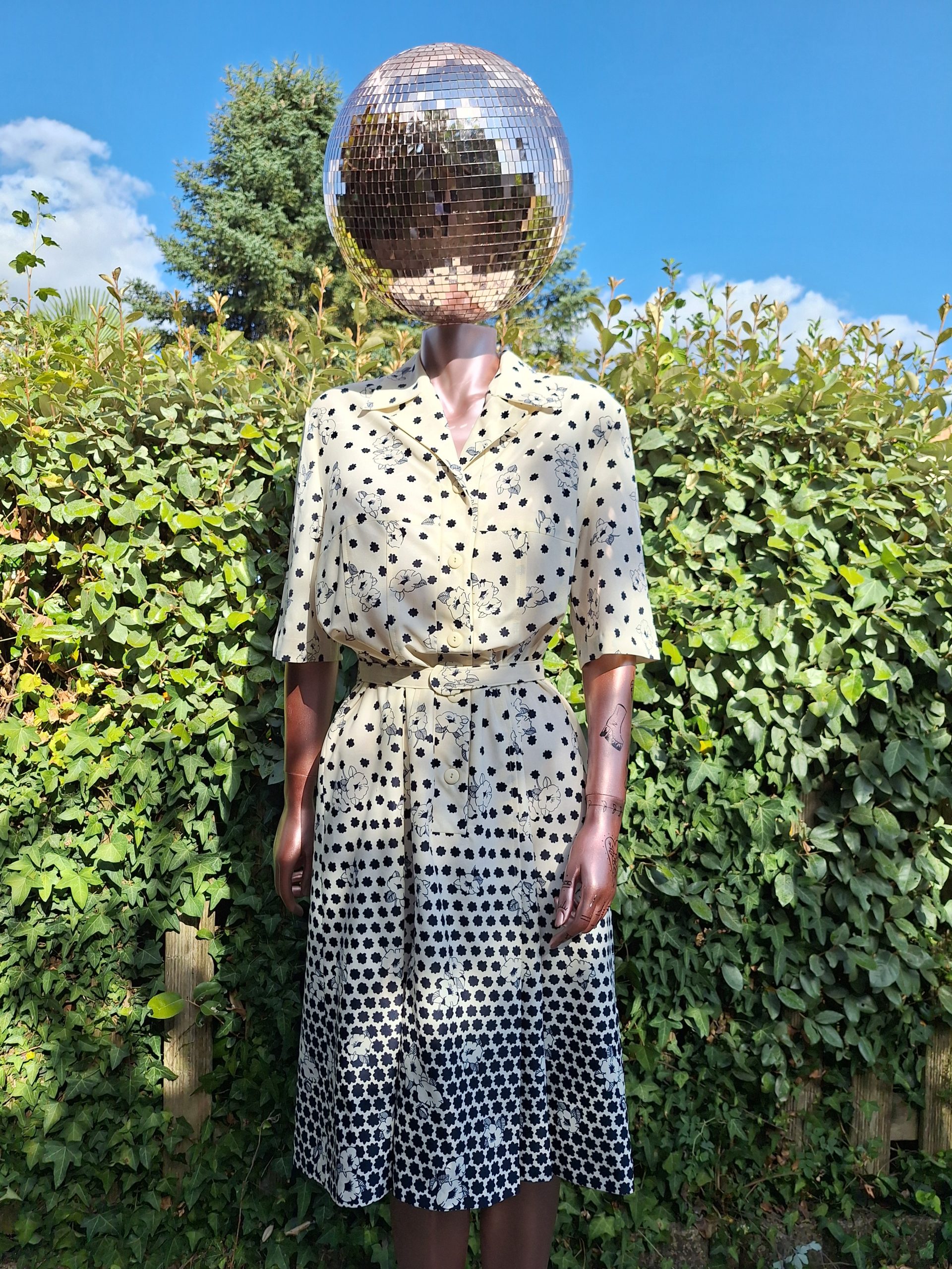 Robe fleurs marine – Image 2