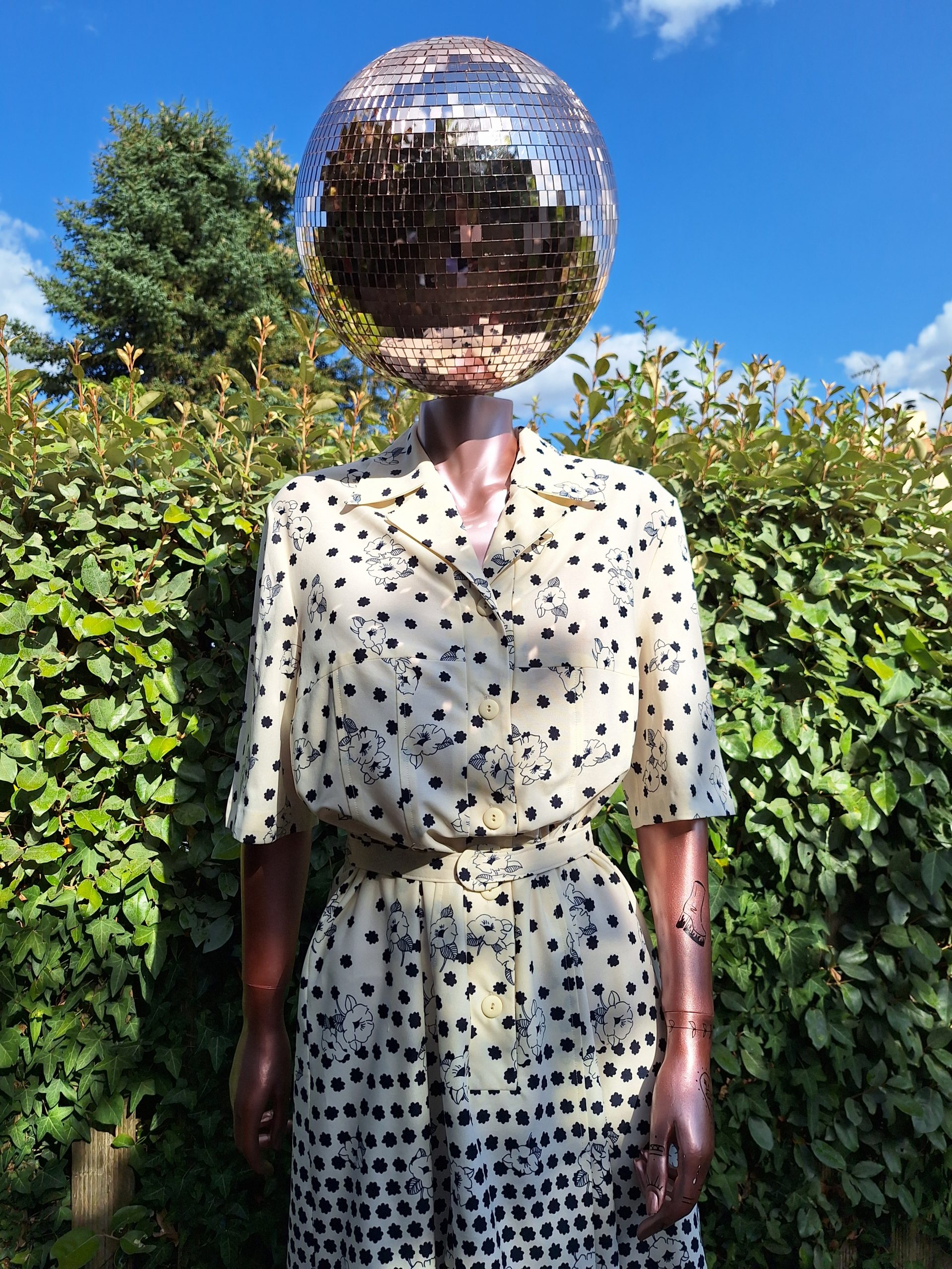 Robe fleurs marine – Image 3