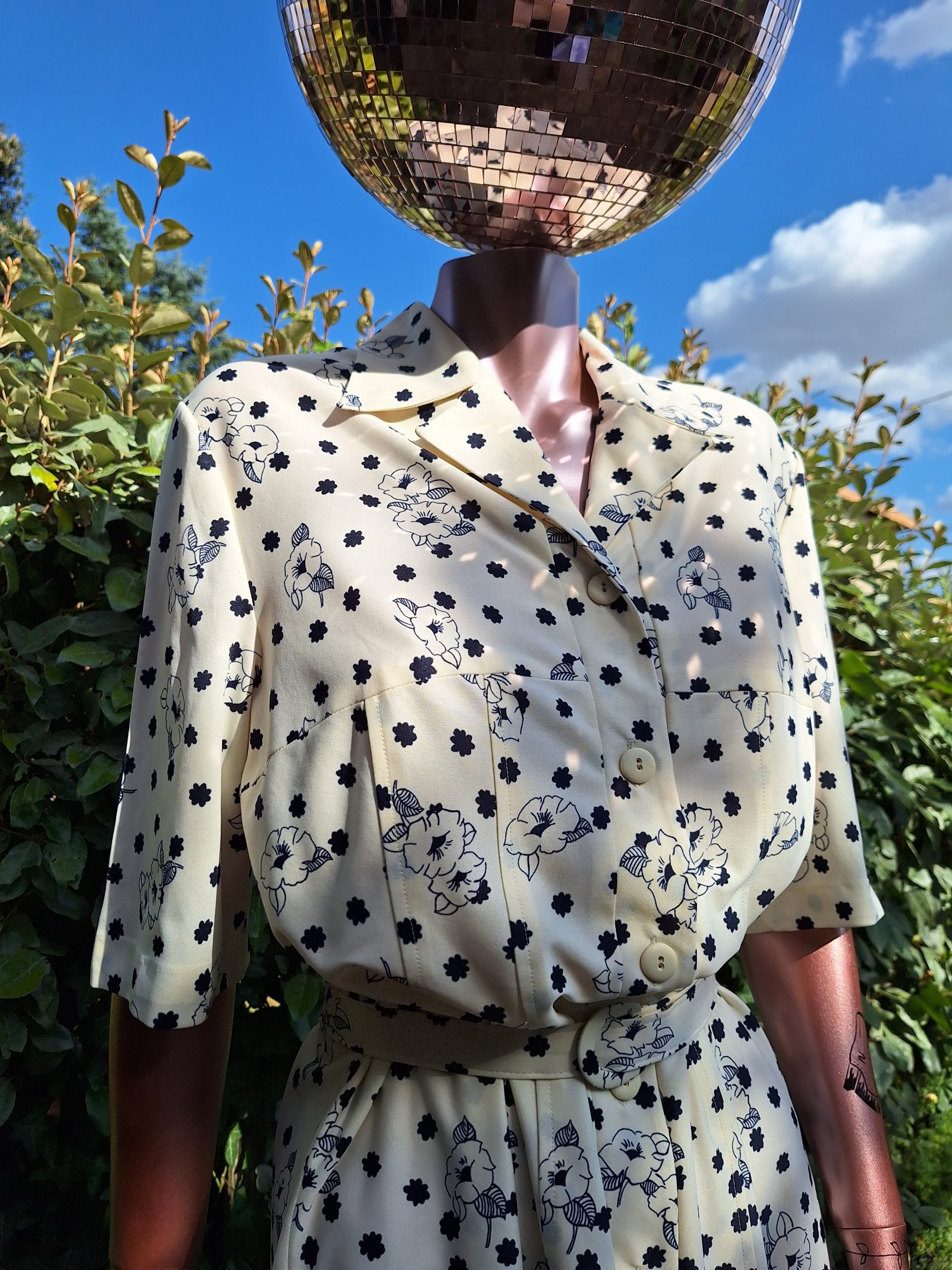 Robe fleurs marine – Image 4