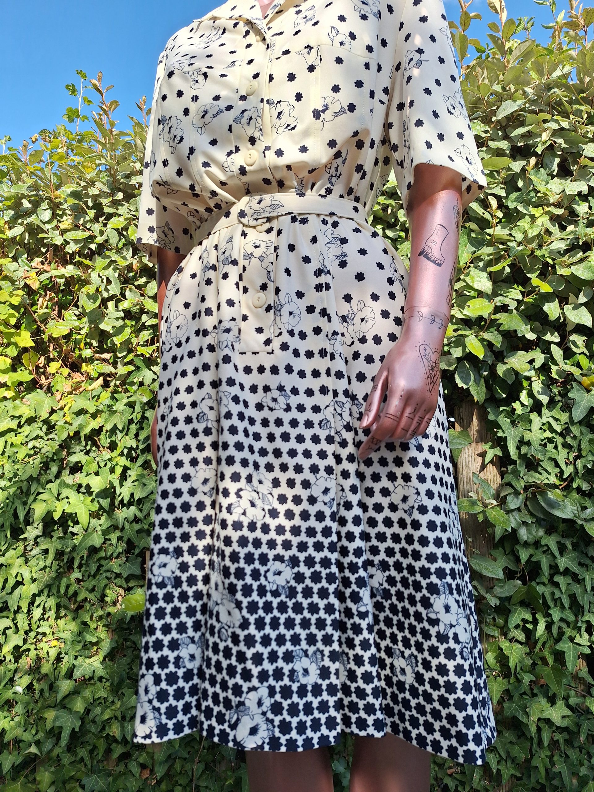 Robe fleurs marine – Image 6