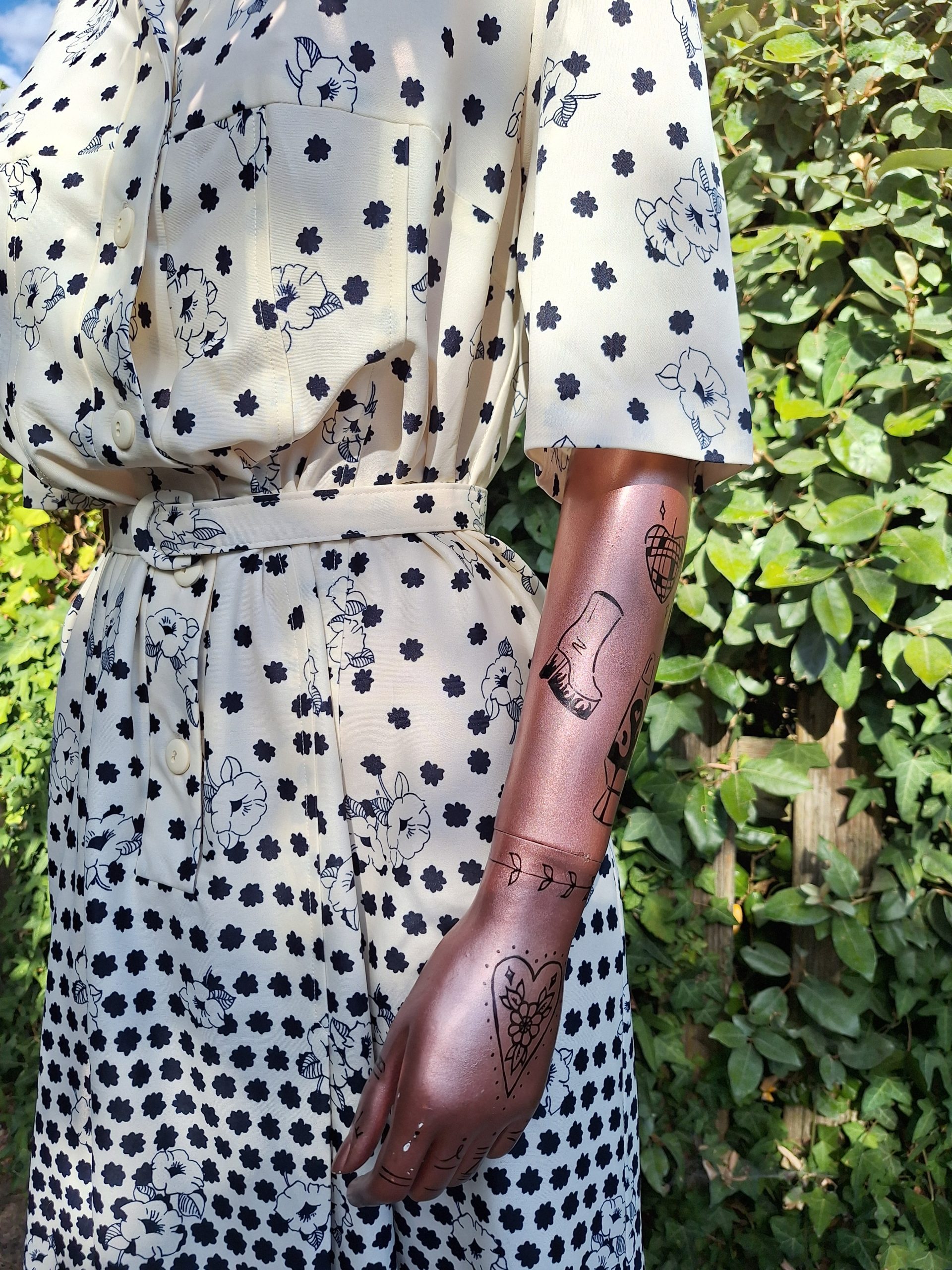 Robe fleurs marine – Image 5