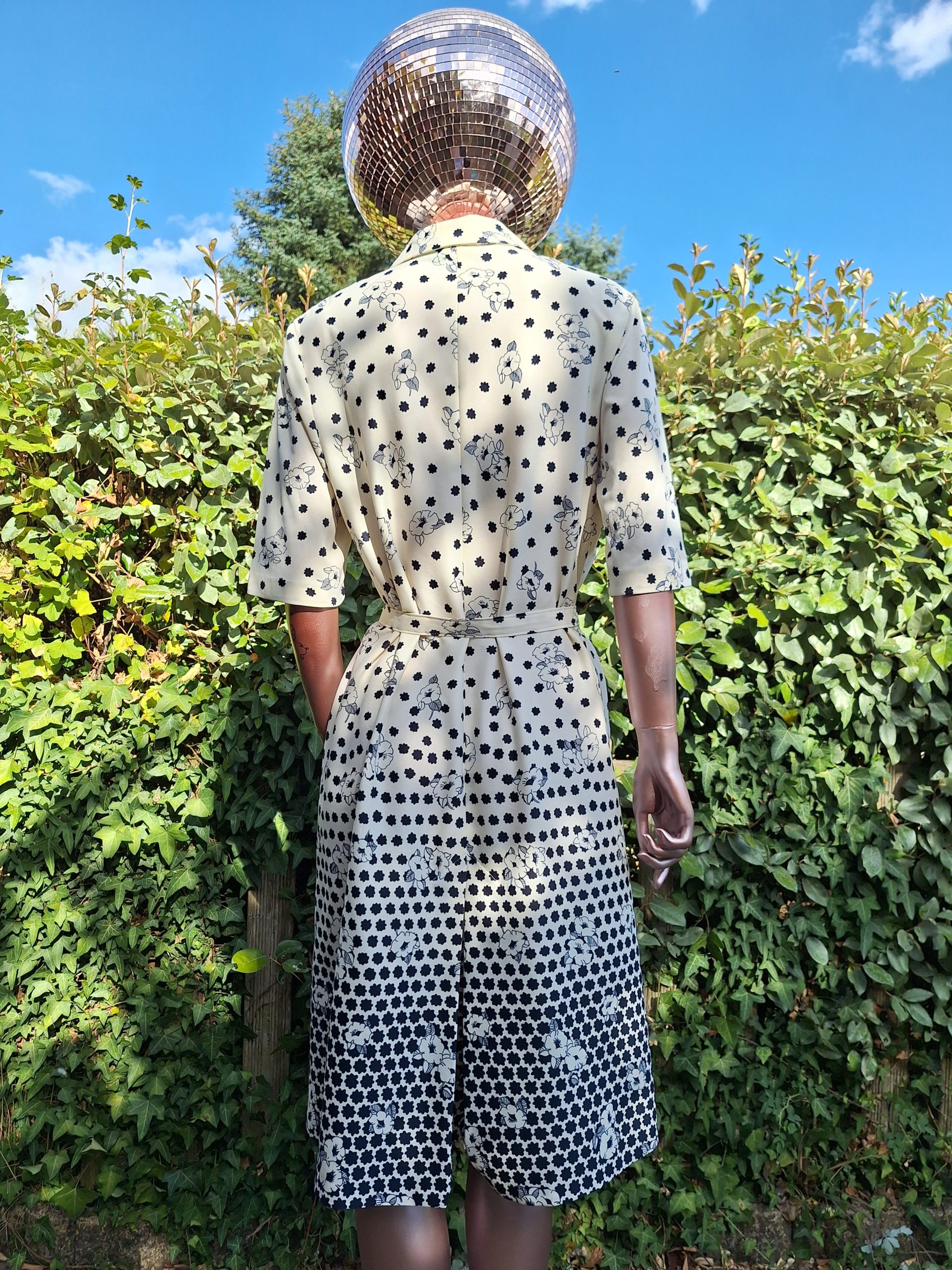 Robe fleurs marine – Image 8