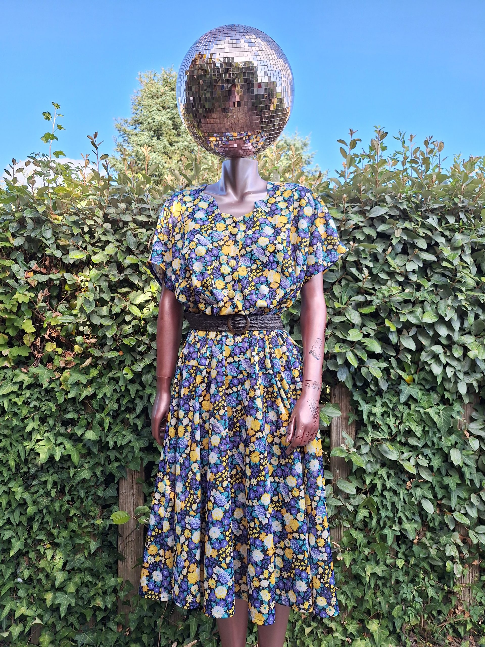 Robe à fleurs jaune lila – Image 2