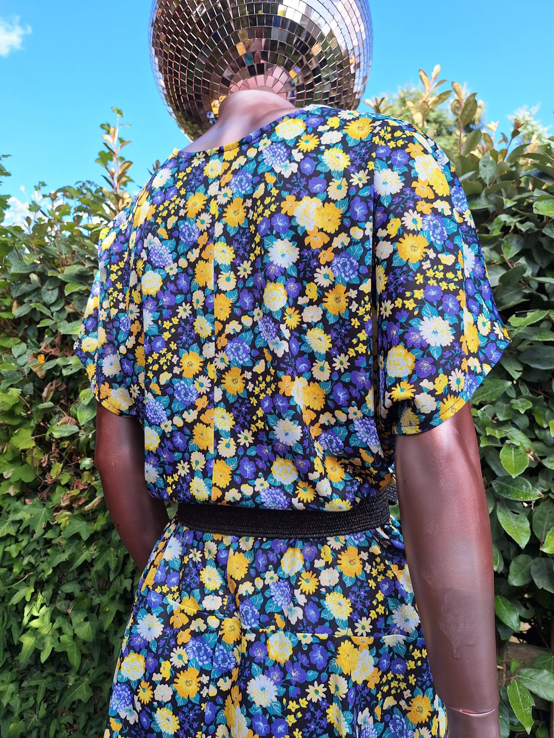 Robe à fleurs jaune lila – Image 6
