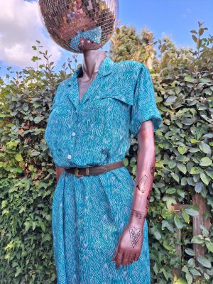 Robe verte avec motifs