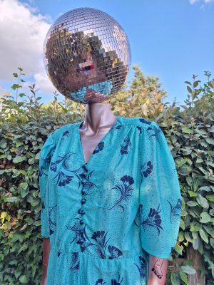 Robe satinée fleurs