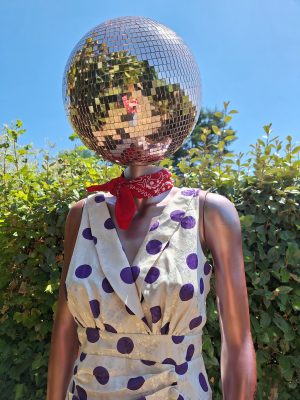 Robe beige pois violet