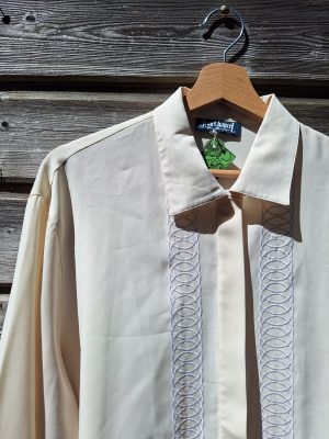 Chemise beige brodée
