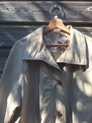 Veste beige brillante