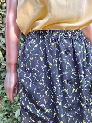 Jupe noire fleurs jaune lila