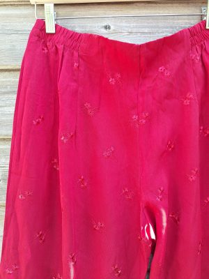 Pantalon rouge brodé