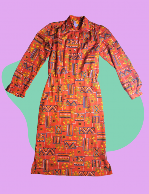 Robe rouge à motifs